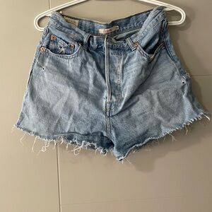 Levi’s rib cage shorts size 29